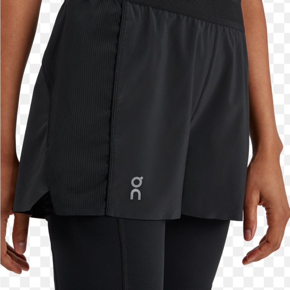 On Running Women’s active shorts size L EUC